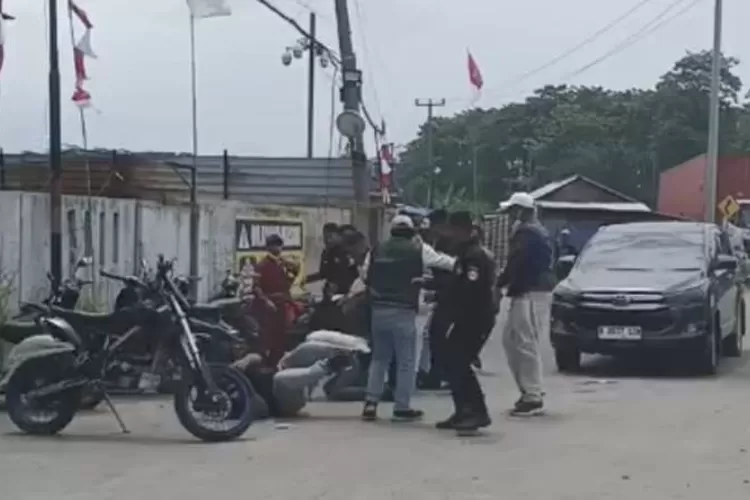 Wartawan dan Staf KLH Dikeroyok Usai Liput Penyegelan Pabrik Timbal di Serang
