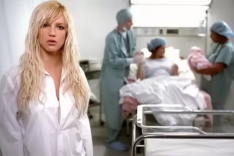 Fakta lagu Everytime milik Britney Spears yang diduga berisi kisah