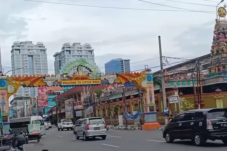Gapura 'Little India' di Kampung Madras, Kota Medan, Indonesia. (Tangkapan layar dari YouTube Jelajah Bumi)