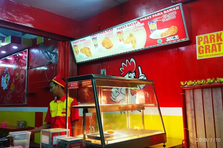 Berawal dari satu gerai kecil, brand lokal fried chiken ini sudah punya