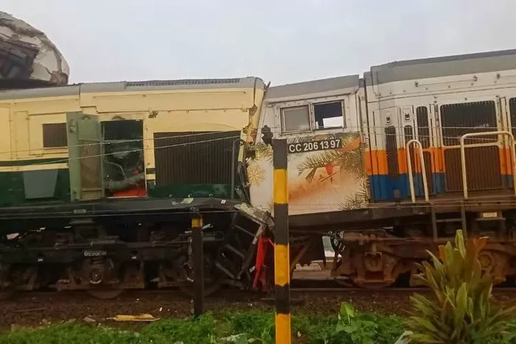 Tabrakan KA Turangga Vs Commuter Line Bandung Raya, KAI Akan Gandeng ...