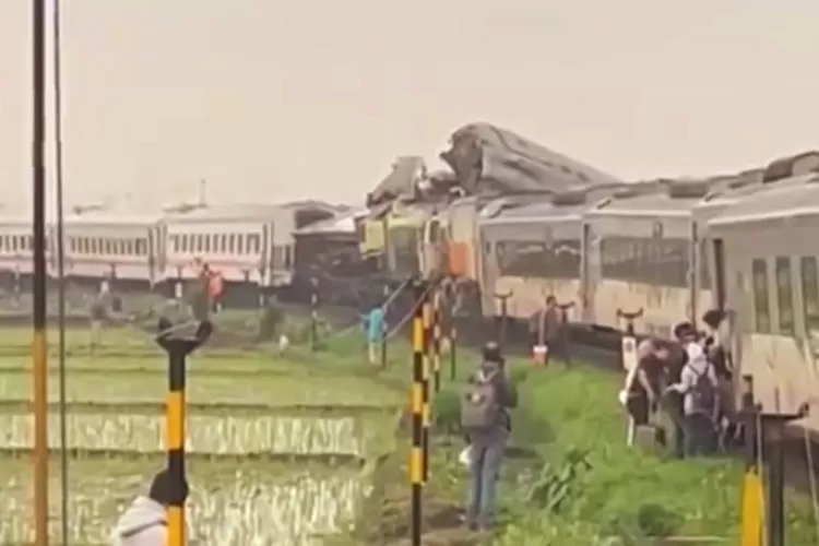 Imbas Tabrakan KA Turangga Vs Commuter Line Bandung Raya, 9 Perjalanan ...