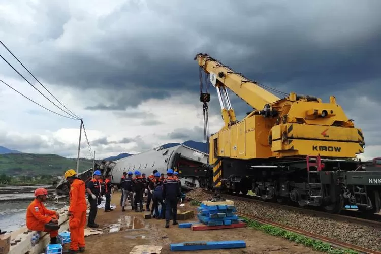 Cari Sumber Penyebab Tabrakan Kereta Di Cicalengka, PT KAI Libatkan ...