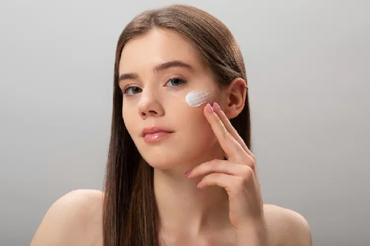 5 tips perawatan kulit Indomaret terbukti baik untuk wajah berminyak dan berjerawat serta aman untuk kulit sensitif.