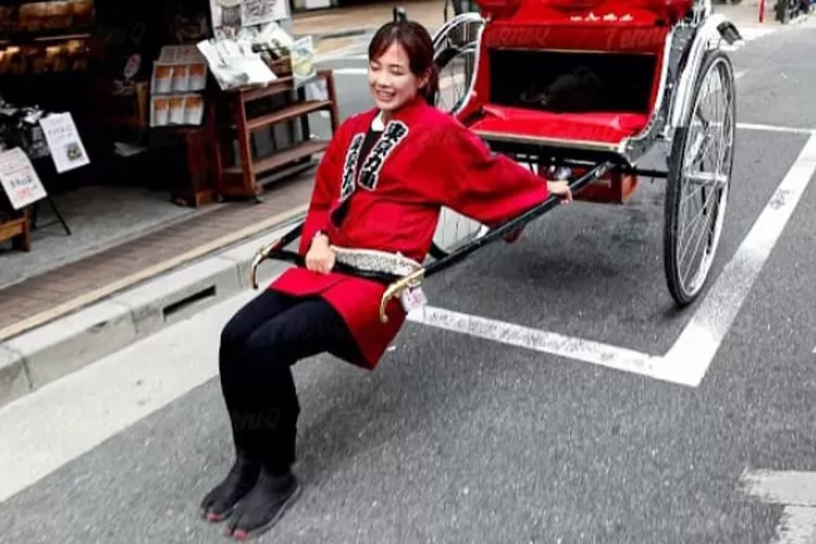 Penarik becak perempuan di Jepang (Tangkapan layar YouTube TekniQ)
