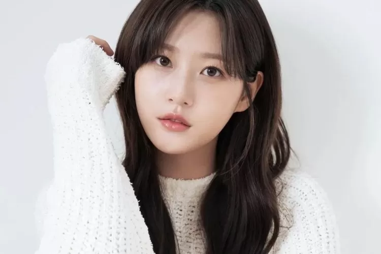 Kim Sae Ron dikabarkan sempat berencana mulai hidup baru dengan buka cafe dan ganti nama (Sumber Foto : instagram @ron_sae)