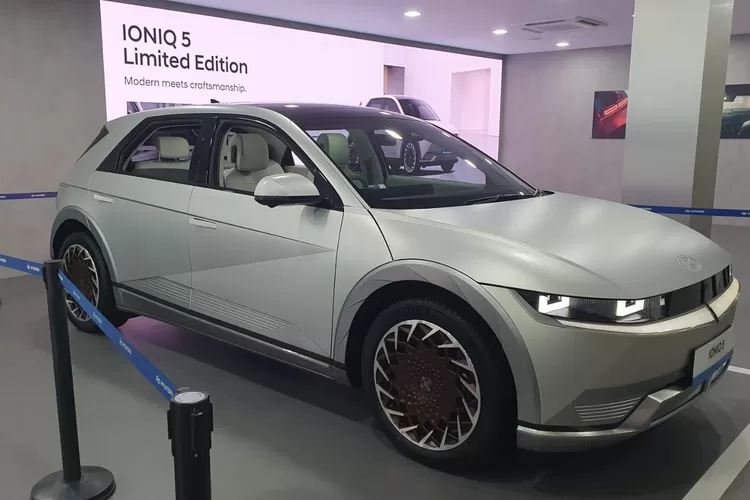 Pelanggan Ioniq 5 keluhkan layanan after sales Hyundai. Keluhan viral, unit tak kunjung diperbaiki. (Farhan/Hops)