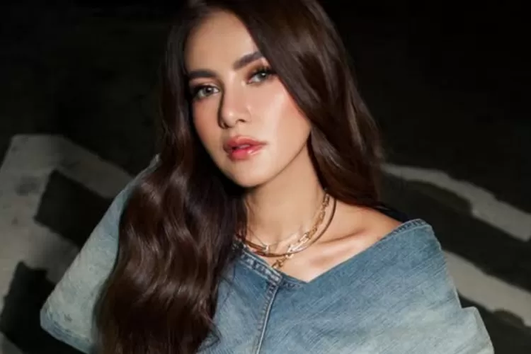 Penampilan Olla Ramlan di club malam teerlihat cantik dan seksi, tuai nyinyiran netizen (Instagram ollaramlan)