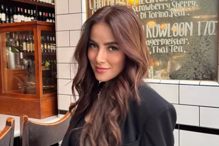 Olla Ramlan disorot netizen karena punya pacar brondong  (Instagram)