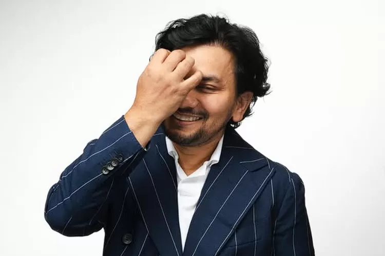 Selain dikenal sebagai penyanyi, Tompi juga adalah seorang  Dokter bedah plastik dan juga pernah menyutradarai film.  (Instagram @dr_tompi)