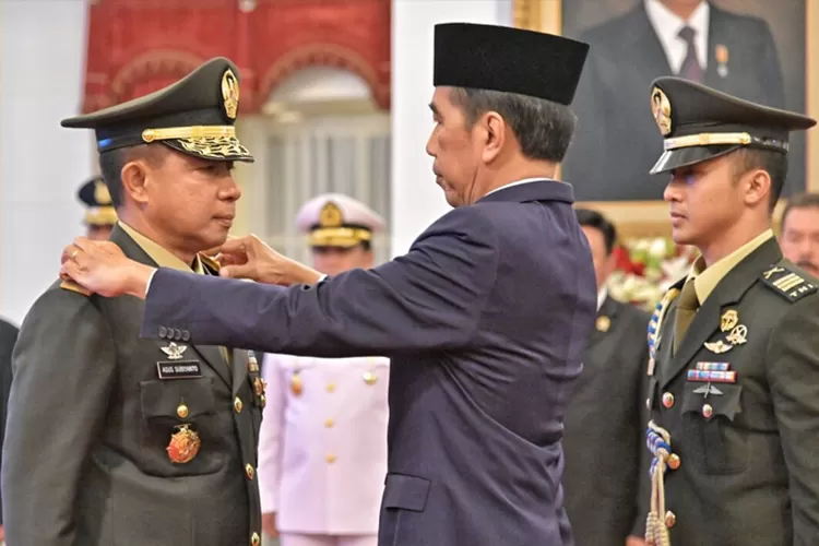 Resmi Gantikan Yudo Margono, Presiden Jokowi Lantik Panglima TNI Agus Subiyanto: Apa Prestasinya? (BPMI Setpres/Vico/CoverBothSide.com)