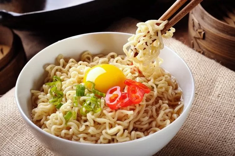 bolehkah mie instan untuk makan sahur? (Pinterest/@Fitriani gozel)