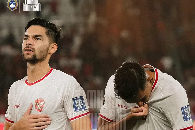 Sandy Walsh dan Rizky Ridho saat bela timnas Indonesia.  (Twitter @TimnasIndonesia)