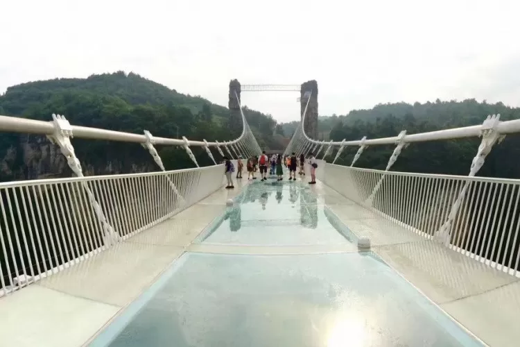 Wisata Jembatan Kaca Di Solo Panjangnya Capai 65 Meter, Bikin Deg-degan ...