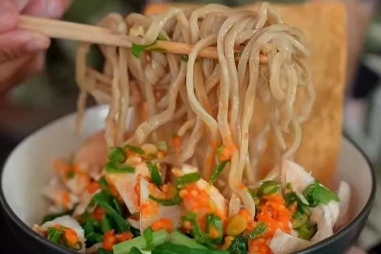 Bakmi Karet Alin: Pengalaman Kuliner Unik di Bogor dengan Rasa Asli Ayam Kampung