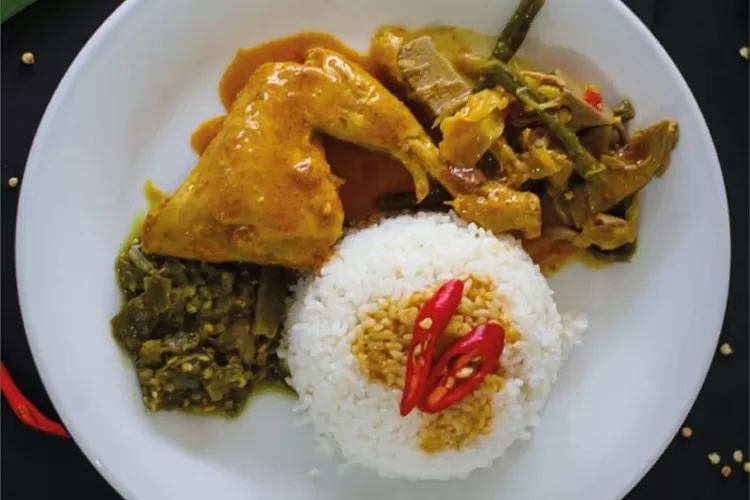 Nasi Padang 10 Ribu Jualan di Mobil: Sensasi Kuliner yang Selalu Rame di Bogor!