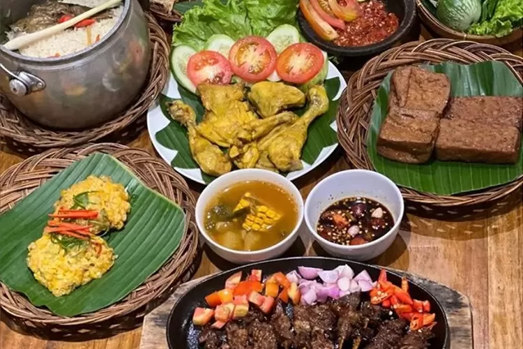 Warung Prasmanan Legend Paling Rame di Bogor, Masakannya Enak Ambilnya Suka-suka