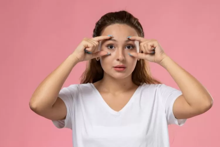 Ilustrasi  tips untuk menghilangkan mata panda. (freepik)