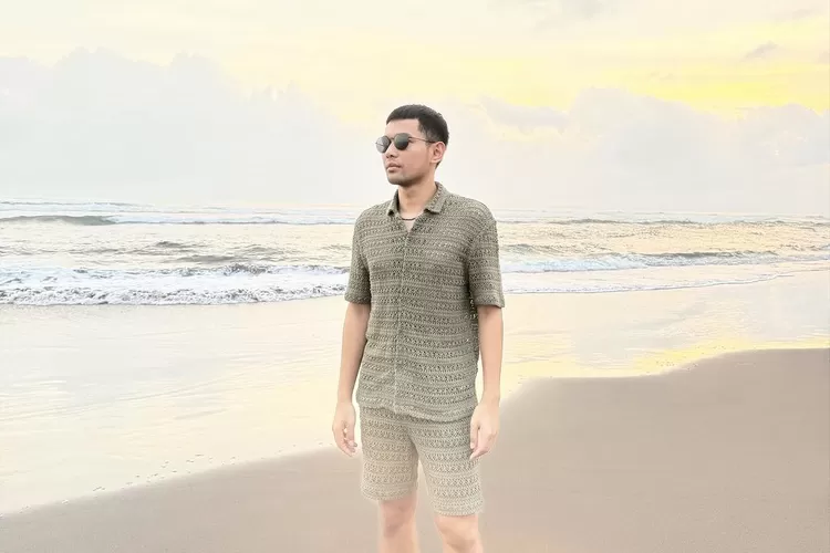 Fajar Alfian Ajak Keluarga Plesiran ke Pangandaran, Pesonanya Bikin Warganet Silau: Subhanallah Gantengnya! (instagram.com/@fajaralfian95)