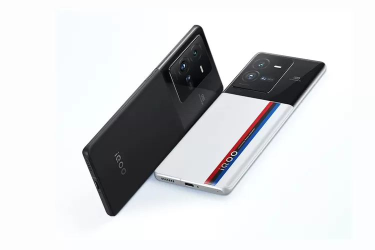 Ilustrasi spesifikasi fitur dan harga iQoo 12 dan iQoo 12 Pro (Istimewa )