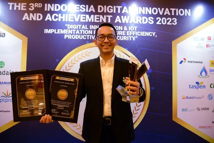 Business Asia Ganjar bank bjb sebagai Perbankan dengan Teknologi Digital dan Implementasi IOT Terbaik 2023