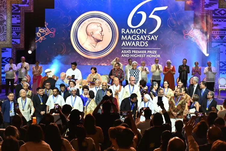 Watchdoc menerima penghargaan&nbsp;Ramon Magsaysay di&nbsp;Manila, Filipina, pada 11 November 2023.