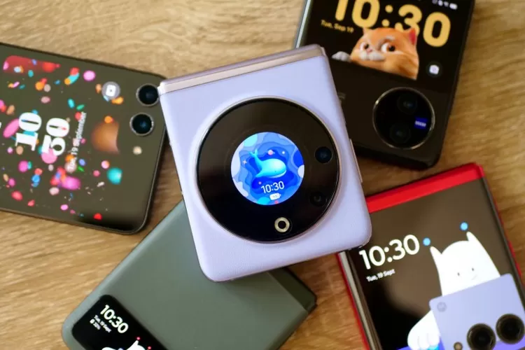 Ponsel lipat Tecno Phantom V Flip (digitaltrends.com)