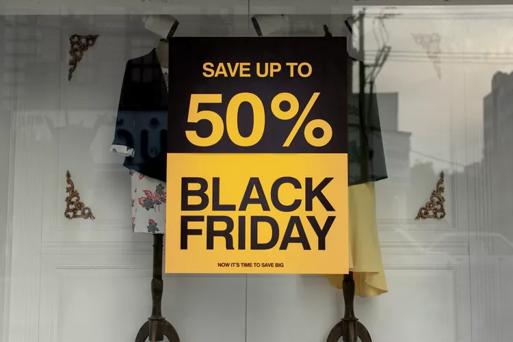 Promo Black Friday 24 November 2023, Diskon 80 Persen hingga Beli 1 Gratis 1 Ini Daftarnya (unsplash.com)