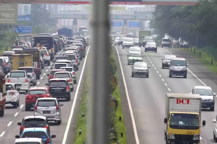 tarif Tol Tahun Baru 2024 (Ayobogor.com/Irfan Al-Faritsi)