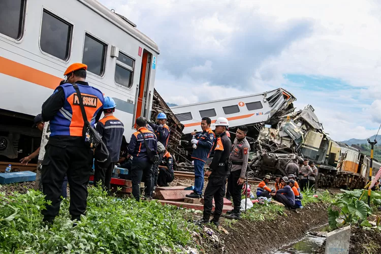 Anak Korban Meninggal Kecelakaan Kereta KA Turangga Vs KA Baraya ...