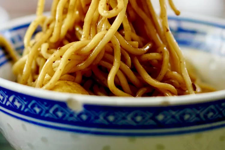 Mie apa yang bikin ngakak tebak-tebakan receh buat si doyan makan (Unsplash.com/ MW)