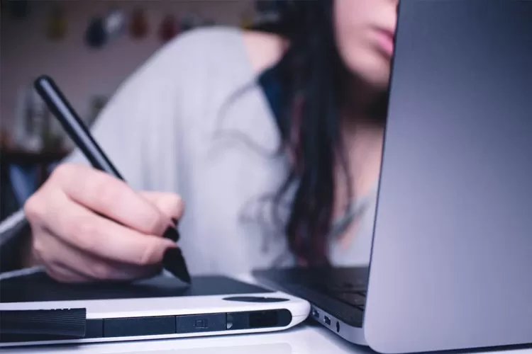 Ilustrasi. 7 jurusan kuliah yang wajib sertakan portofolio dalam SNBP 2024. (Unsplash.com/Josefa nDiaz)