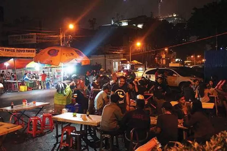 angkringan blok m. (twitter @txtdrkuliner)