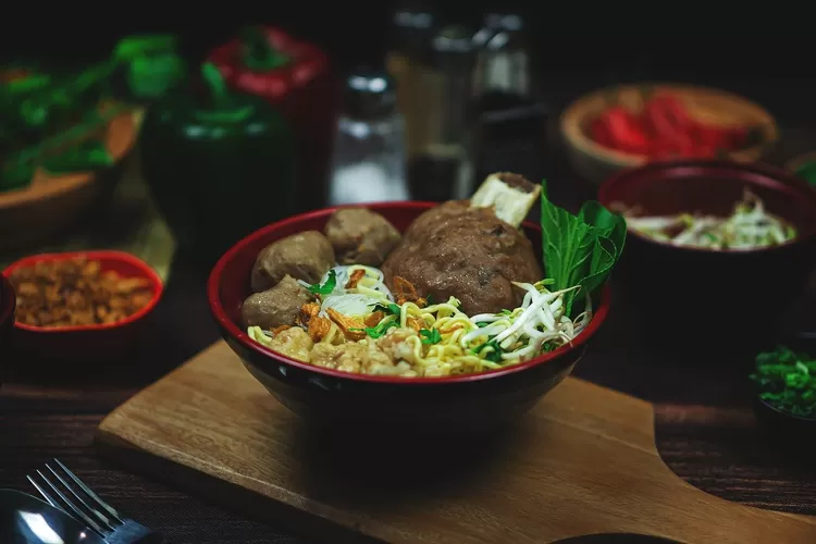 Mencoba Incip Bakso Khas di Puncak Bogor, Spot Kulineran Ini Baru Buka Sudah Dikepung Pembeli Loh