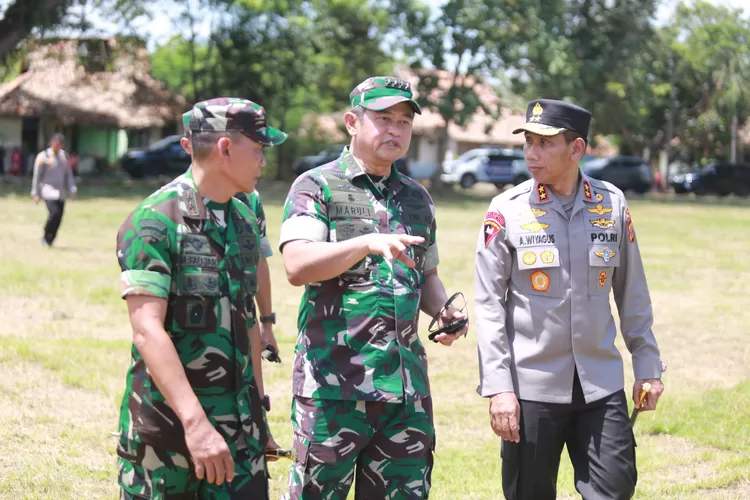 Pangdam III/Siliwangi Bersama Kasad dan Pangkostrad Memimpin Panen Raya Padi untuk Ketahanan Pangan Nasional