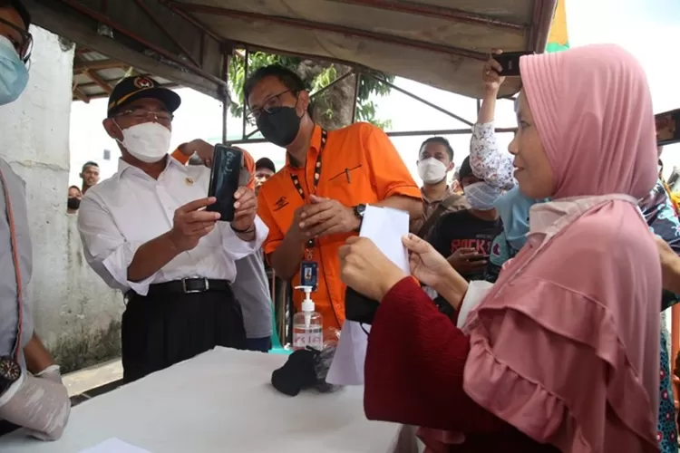 2 Bansos BLT cair di hari ini. KPM bisa saja dapat dana mencapai Rp3,3 juta. (setda.tegalkab.go.id)