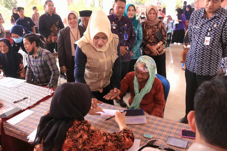 Dianggap pengganti BLT MRP, ini syarat lengkap dan ketentuan penerima Bansos komplementer. (kominfo.jatimprov.go.id)