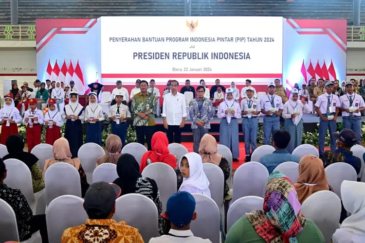 Akhirnya PIP SD-SMA Cair Rp450 - Rp1,8 Juta Para Siswa Berbondong-bondong Beli Peralatan Sekolah (wantannas.go.id)