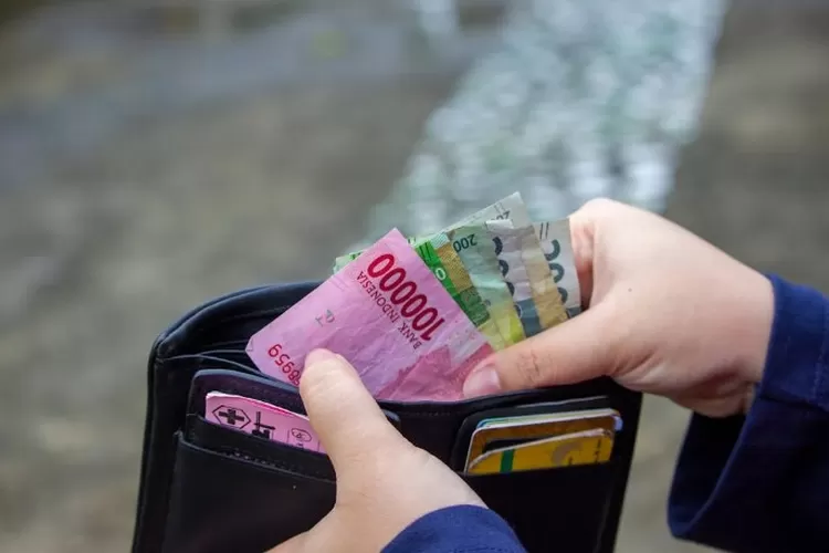 Hore! 788.638 KPM bergembira karena surat pencairan dari pusat sudah turun dan 2 Bansos uang cair hari ini 11 Juli 2024. (Pexels.com/Ahsanjaya)