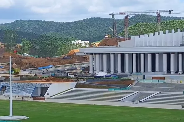 Tampilan Makin Cakep! Inilah Jenis Rumput yang Menghiasi Lapangan Istana Presiden di IKN, dari Luar Negeri? (YouTube/traveling ikn)