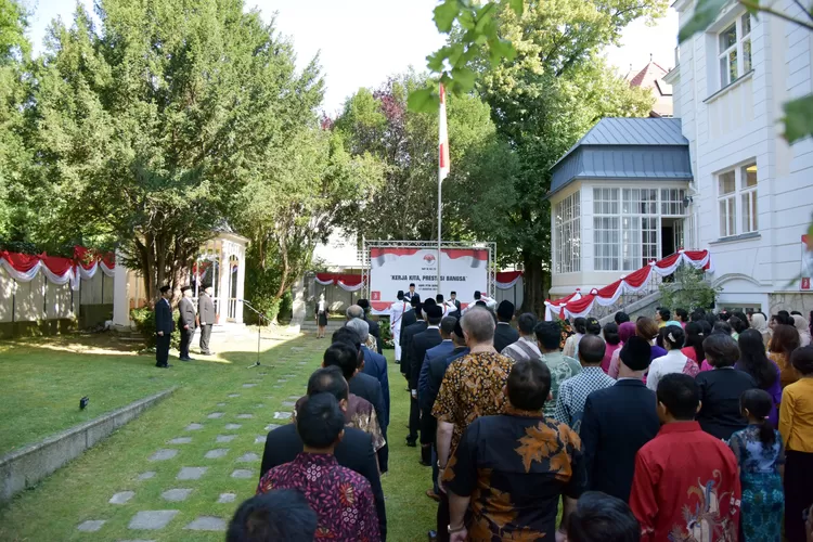 Contoh Amanat Pembina Upacara 17 Agustus 2024 Tentang Kesadaran Diri (KBRI Wina, Austria)