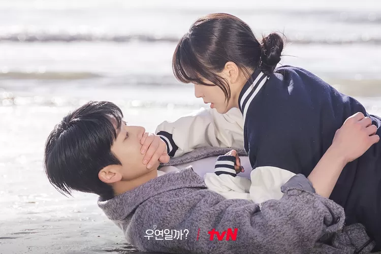 Siap-siap Baper! Bocoran Serendipity's Embrace Episode 5, Chae Jong Hyeop dan Kim So Hyun Kencan di Pantai (TvN)