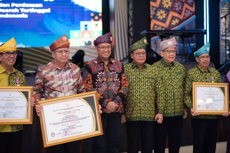 Bersama Asbanda, Tuan Rumah Bank Kalbar dan BPDSI, bank bjb Dukung dan Sukseskan Gelaran Penarikan Undian Simpeda