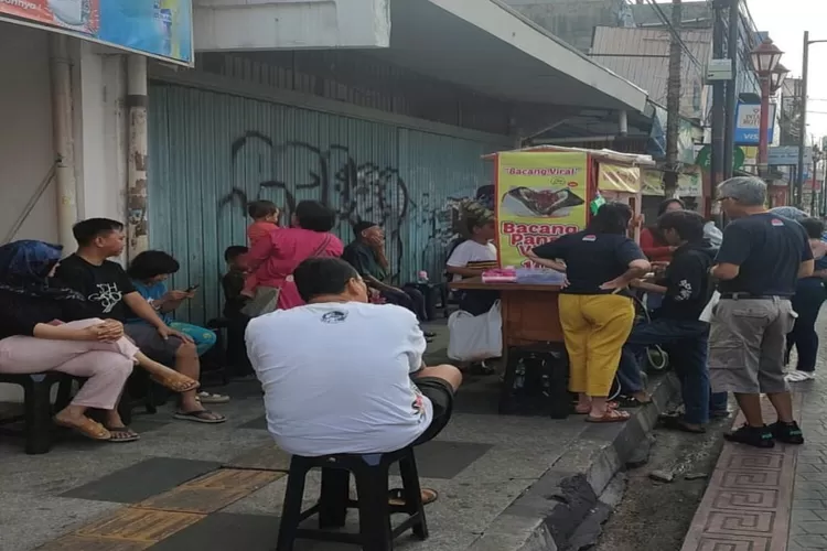 Menikmati Sensasi Kuliner Bogor: Bacang Panas Viral 102 di Surya Kencana, Sajian Unik Khas Kaya akan Rempah