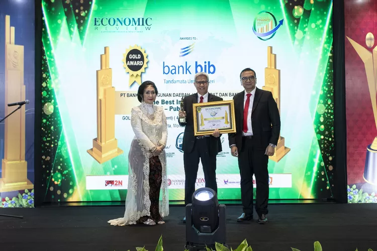 bank bjb Terima Dua Penghargaan Bergengsi dari Economic Review 2024