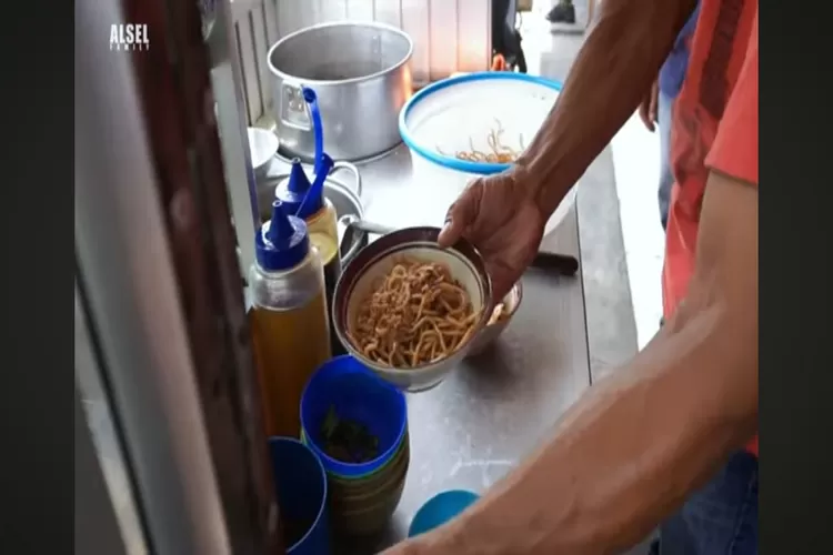 Mie Ayam Babah Jun, Kuliner Murah Meriah Viral di Bogor dengan Harga 5 Ribuan! Toppingnya Beragam Bikin Penasaran