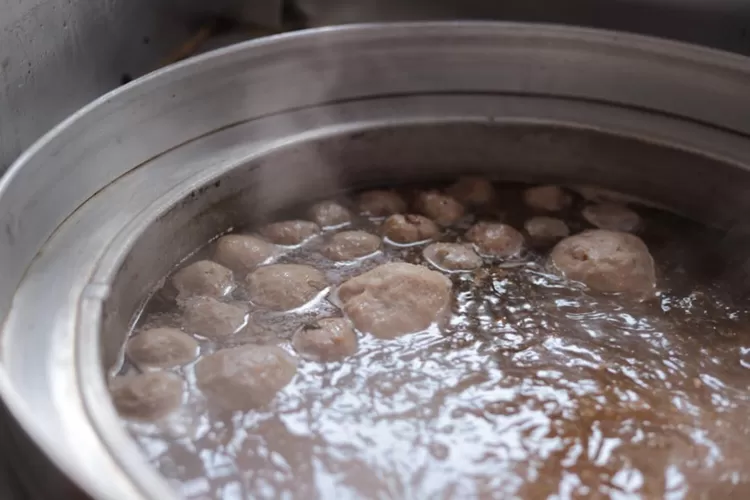 Bakso Goyang Lidah: Legenda Kuliner Bogor Sejak Tahun 80-an!