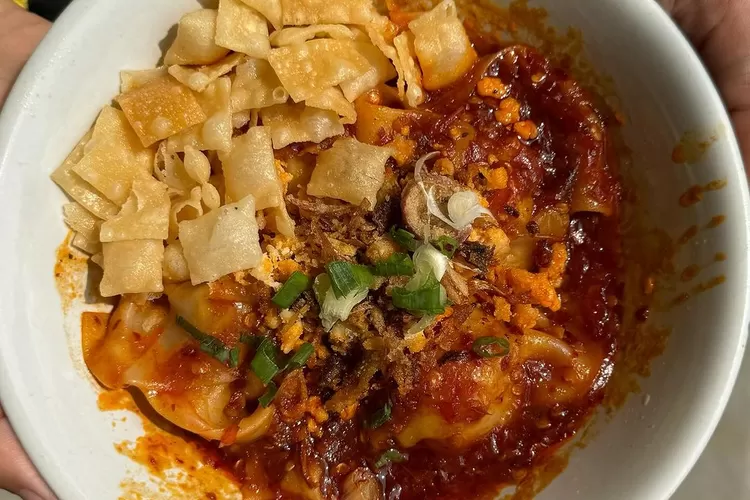 Waroeng Uncal, Tempat Kuliner Viral di Bogor dengan Sajian Mie Pedas! Sensasi Chili Oil dan Sambelnya Bikin Nagih