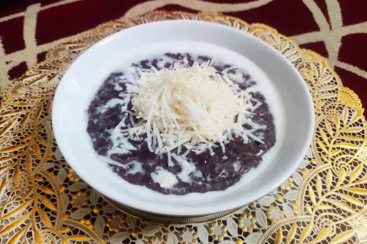 Bubur Kacang Ijo dan Ketan Item Koh Wat: Legenda Kuliner Suryakencana Bogor Sejak 1967