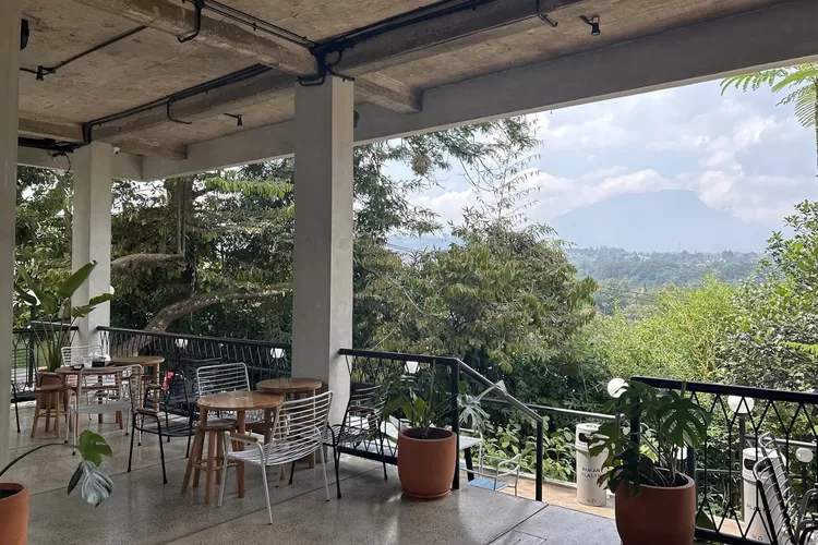 Tempat Ngopi di Puncak dengan View Super Cakep, Kopi Nako Cibogo